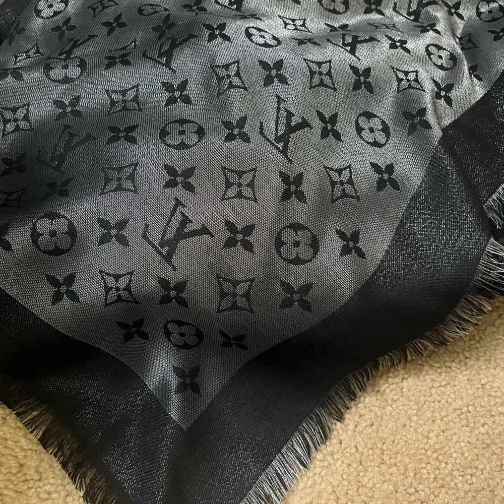 Louis Vuitton Monogram Shine Shawl